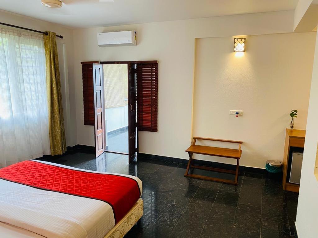 Peppervine Hotel Теккади Экстерьер фото